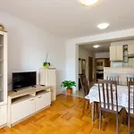 Apartamento Modernes Nur 500 Meter Zum Mit Wifi Und Privatparkplatz Crikvenica