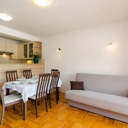 Modernes Nur 500 Meter Zum Mit Wifi Und Privatparkplatz Appartement Crikvenica