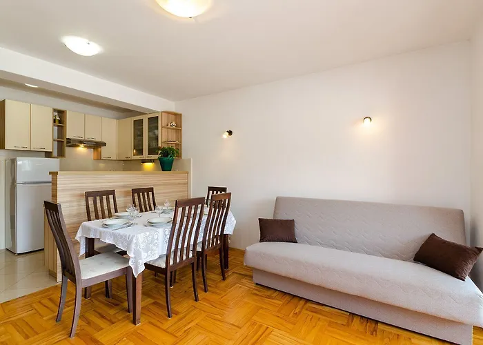 Modernes Nur 500 Meter Zum Mit Wifi Und Privatparkplatz 아파트 크리크베니카